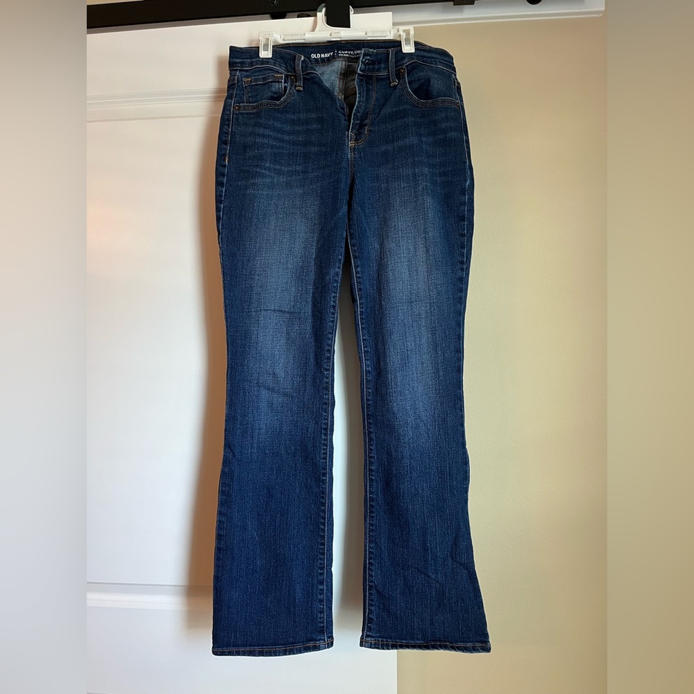 Curvy size 6 old navy mint condition jeans